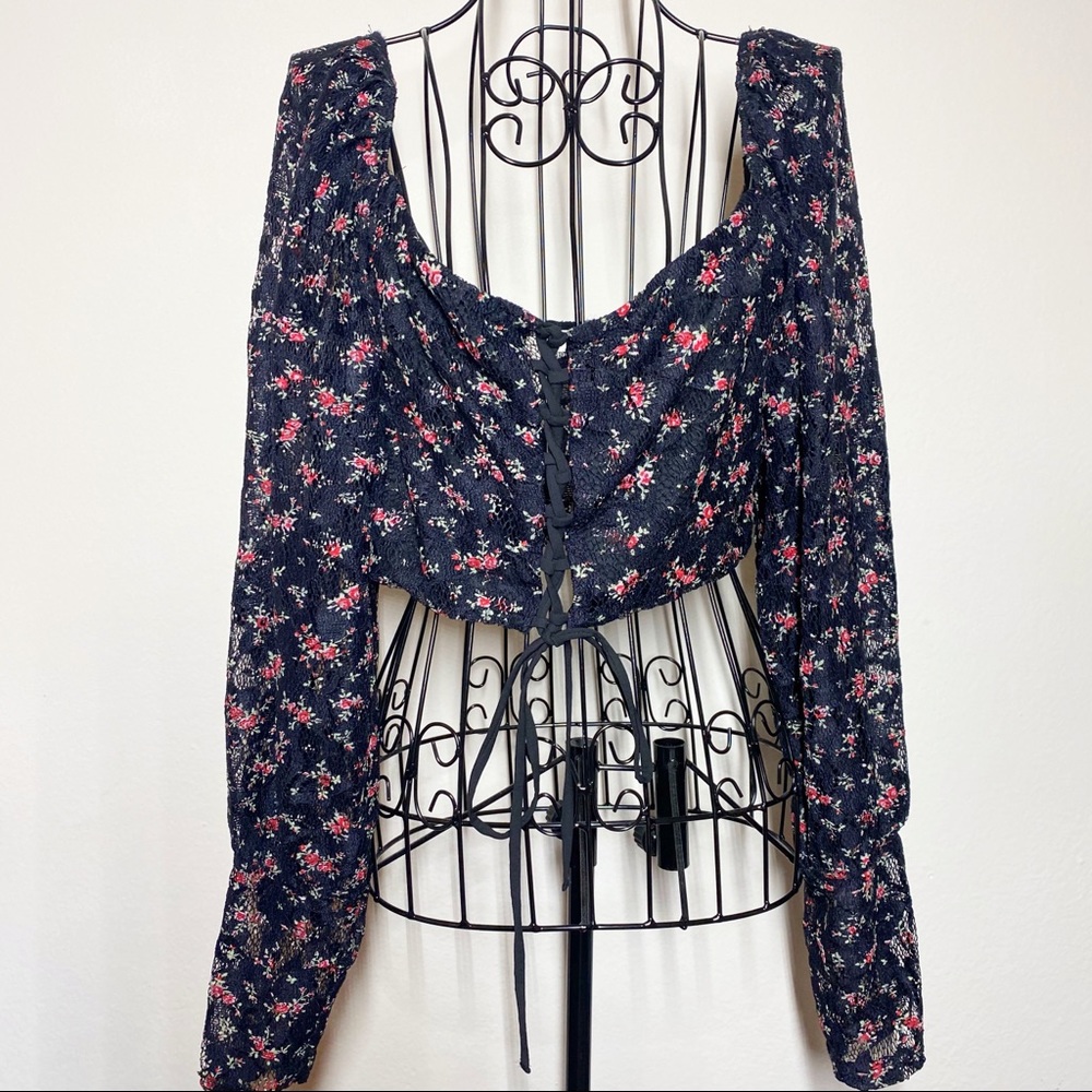 Topshop Ditsy Lace Up Crop Top Black Red Floral 10 - Picture 6 of 12